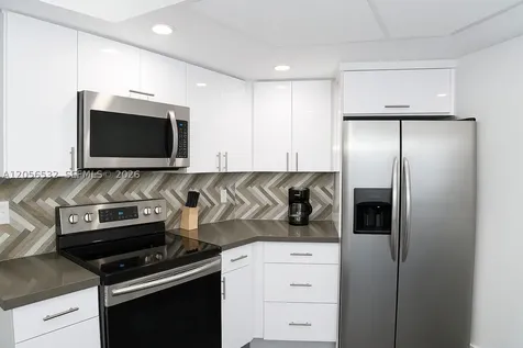 5880 Collins Avenue Miami Beach FL 33140