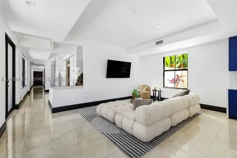 3020 Mcdonald Street Miami FL 33133