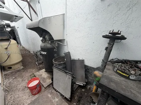 Mechanic Shop NW For Sale Hialeah Gardens FL 33018