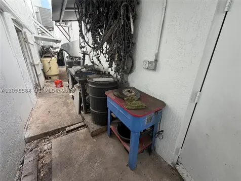 Mechanic Shop NW For Sale Hialeah Gardens FL 33018