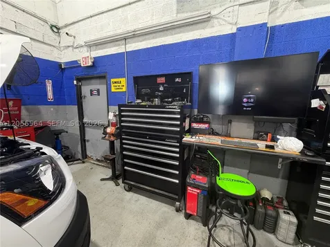 Mechanic Shop NW For Sale Hialeah Gardens FL 33018