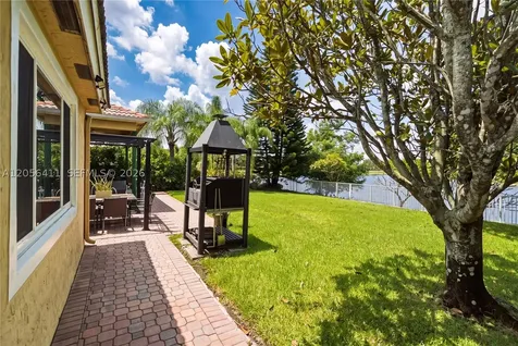 1032 NW 139th Terrace Pembroke Pines FL 33028