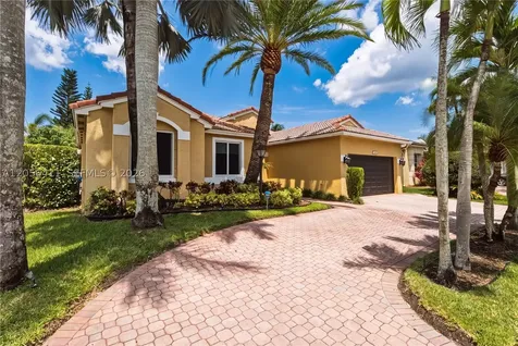 1032 NW 139th Terrace Pembroke Pines FL 33028