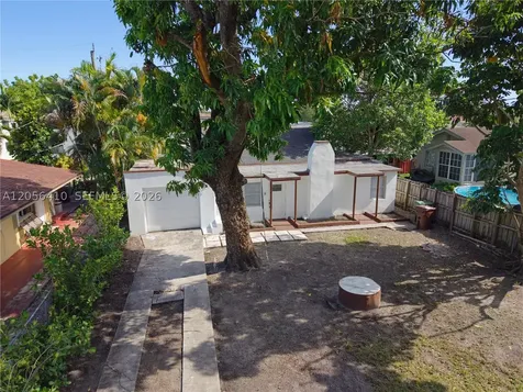 76 W 14 Street Hialeah FL 33010