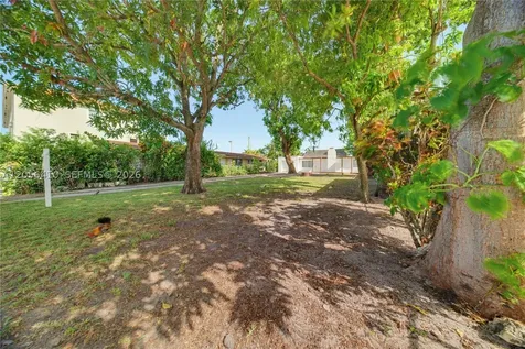 76 W 14 Street Hialeah FL 33010