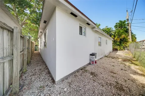 76 W 14 Street Hialeah FL 33010