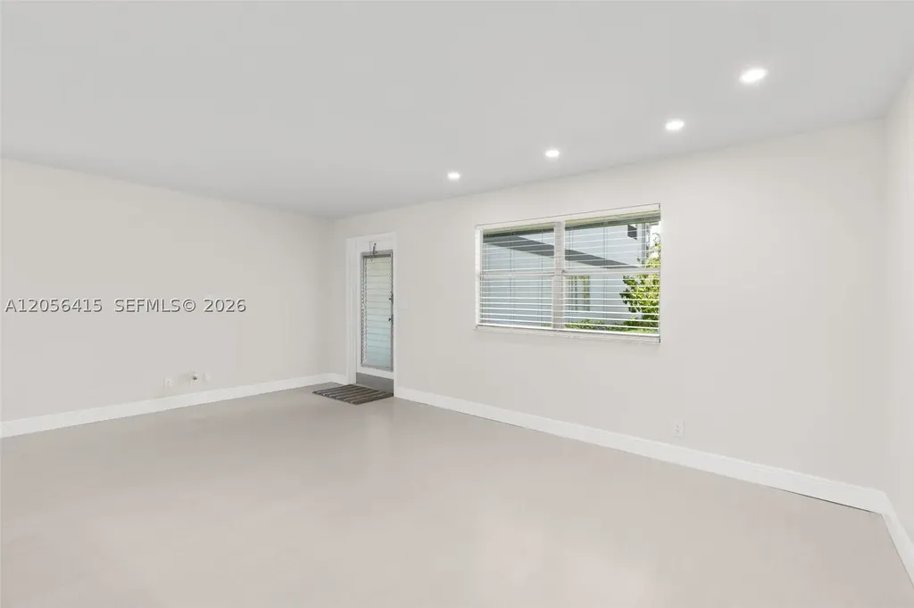 631 N Saxony N Delray Beach FL 33446