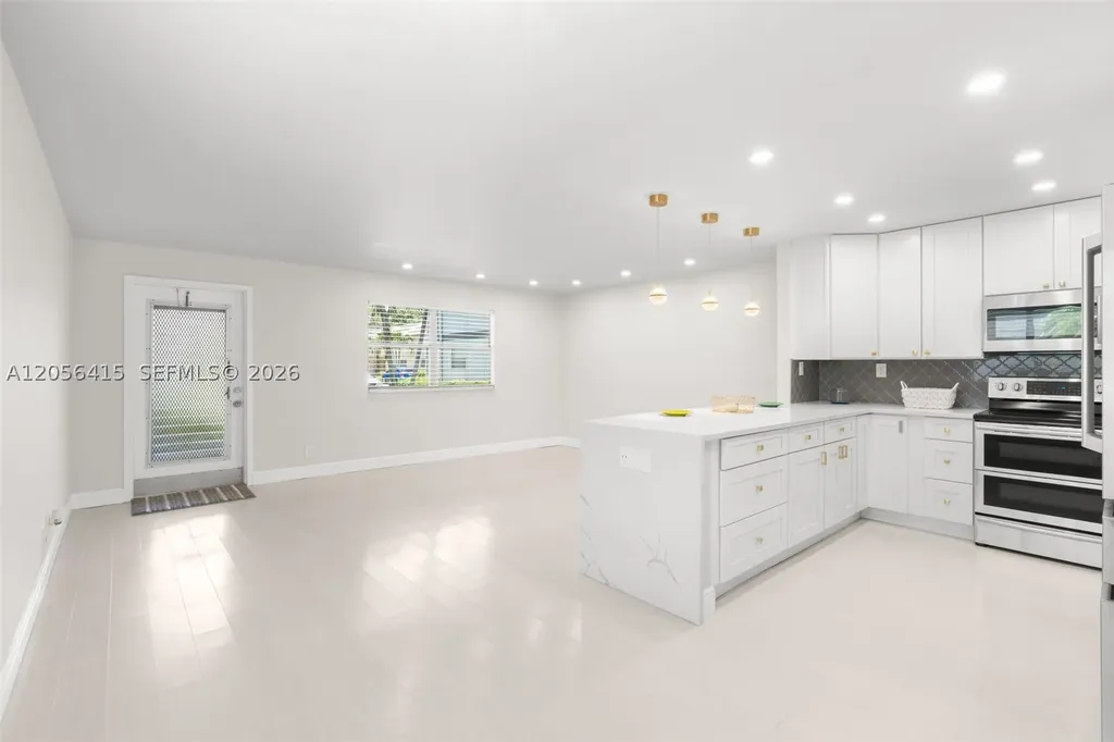631 N Saxony N Delray Beach FL 33446
