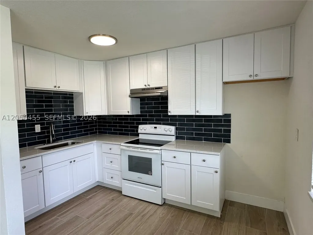 1048 E Avenue E Riviera Beach FL 33404