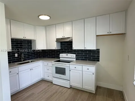 1048 E Avenue E Riviera Beach FL 33404