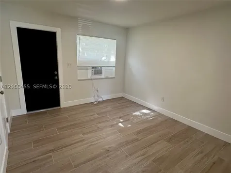 1048 E Avenue E Riviera Beach FL 33404
