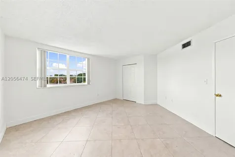 9735 Fontainebleau Boulevard Miami FL 33172