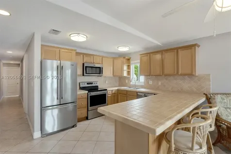 46 Sadowski Causeway Key Colony Beach FL 33051