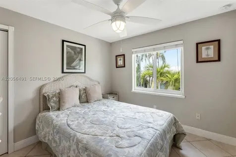 46 Sadowski Causeway Key Colony Beach FL 33051