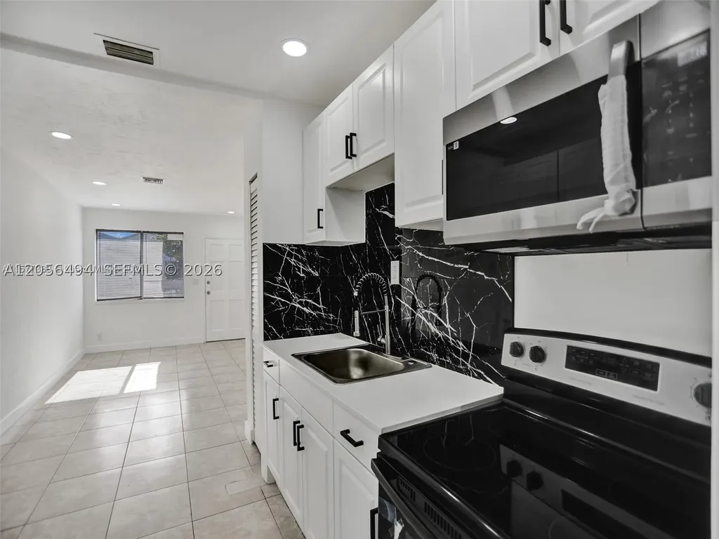 708 N 20th Hollywood FL 33020