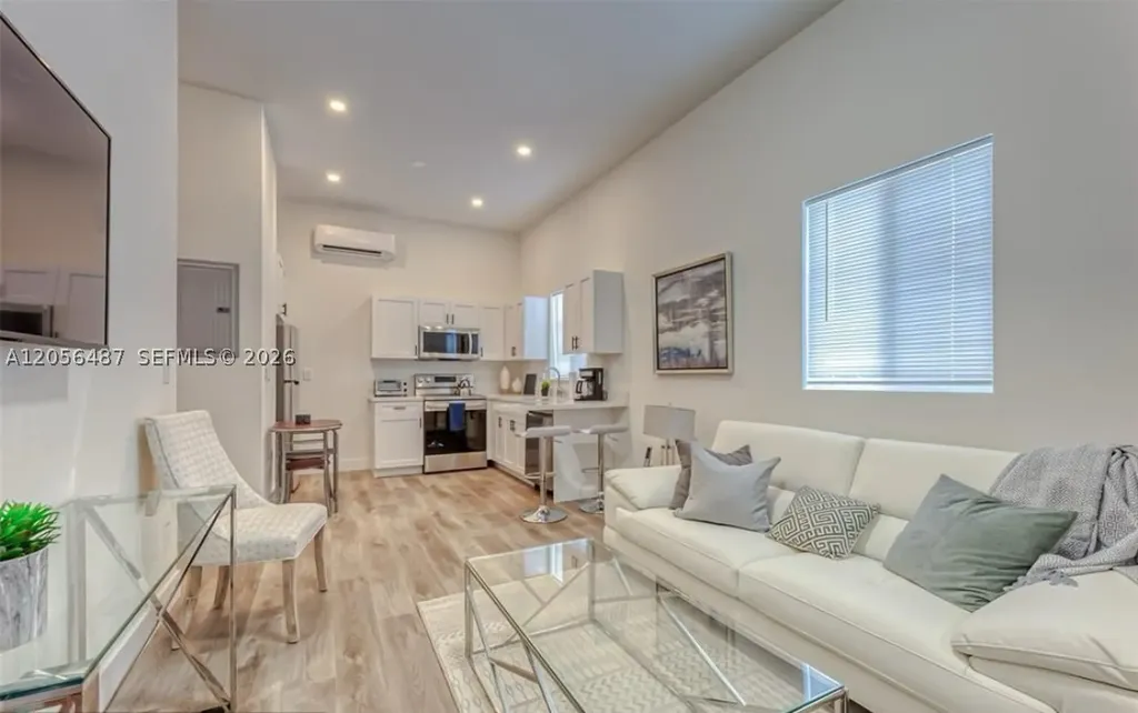 830 SE 14th Street Fort Lauderdale FL 33316