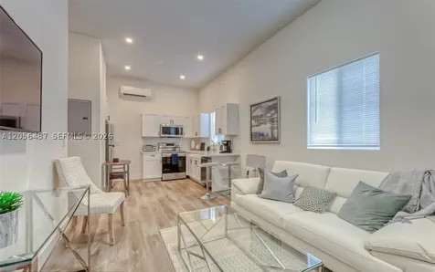 830 SE 14th Street Fort Lauderdale FL 33316