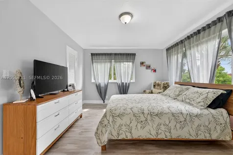 681 S Hollybrook Drive Pembroke Pines FL 33025