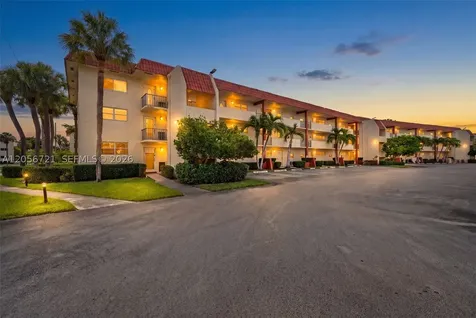 681 S Hollybrook Drive Pembroke Pines FL 33025