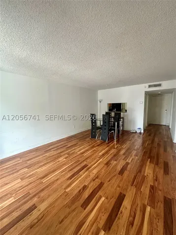 486 NW 165th St Road Miami FL 33169