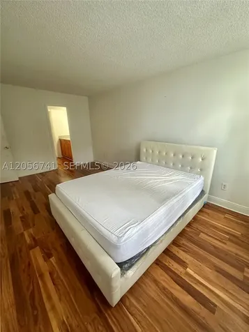 486 NW 165th St Road Miami FL 33169