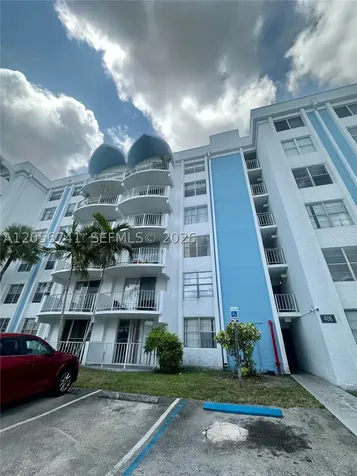 486 NW 165th St Road Miami FL 33169