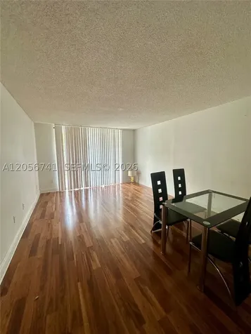 486 NW 165th St Road Miami FL 33169
