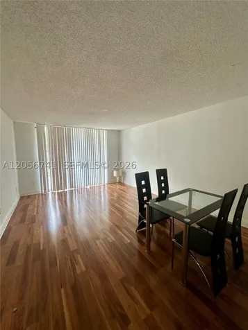 486 NW 165th St Road Miami FL 33169