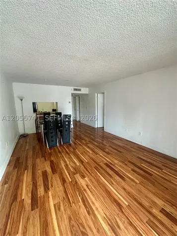 486 NW 165th St Road Miami FL 33169