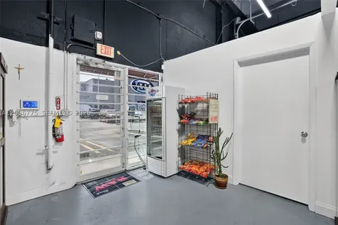 Wholesale, Distribution And Smoke Shop For Sale In Flagler Miami FL 33126