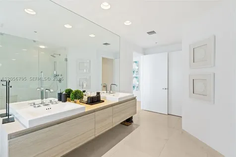 17111 Biscayne Boulevard North Miami Beach FL 33160