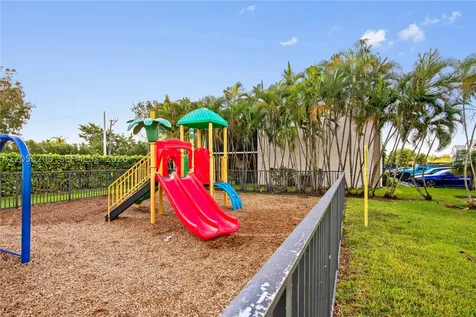 1197 Washington Circle Homestead FL 33034