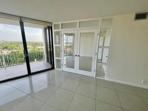 1000 Quayside Terrace Miami FL 33138