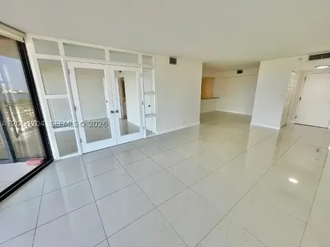 1000 Quayside Terrace Miami FL 33138