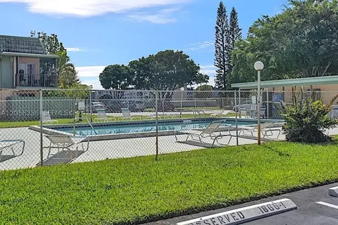 1815 Fairview Villas Drive Palm Springs FL 33406