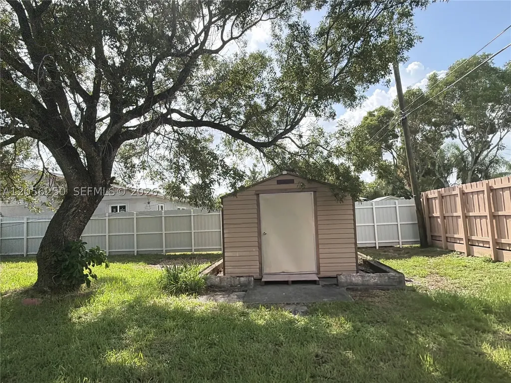 4940 SW 18th Street Fort Lauderdale FL 33317