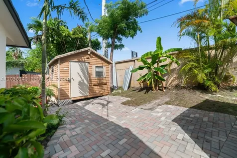 930 NE 182nd Terrace North Miami Beach FL 33162