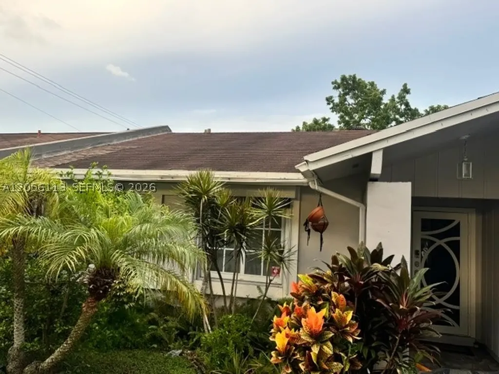 450 E Lakewood Circle E Margate FL 33063