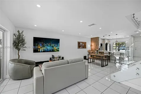 10372 NW 3rd Street Pembroke Pines FL 33026