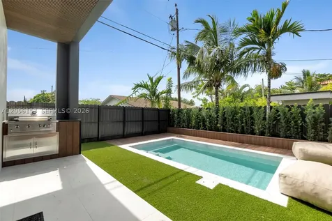 3011 SW 27th Street Miami FL 33133