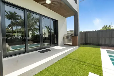 3011 SW 27th Street Miami FL 33133