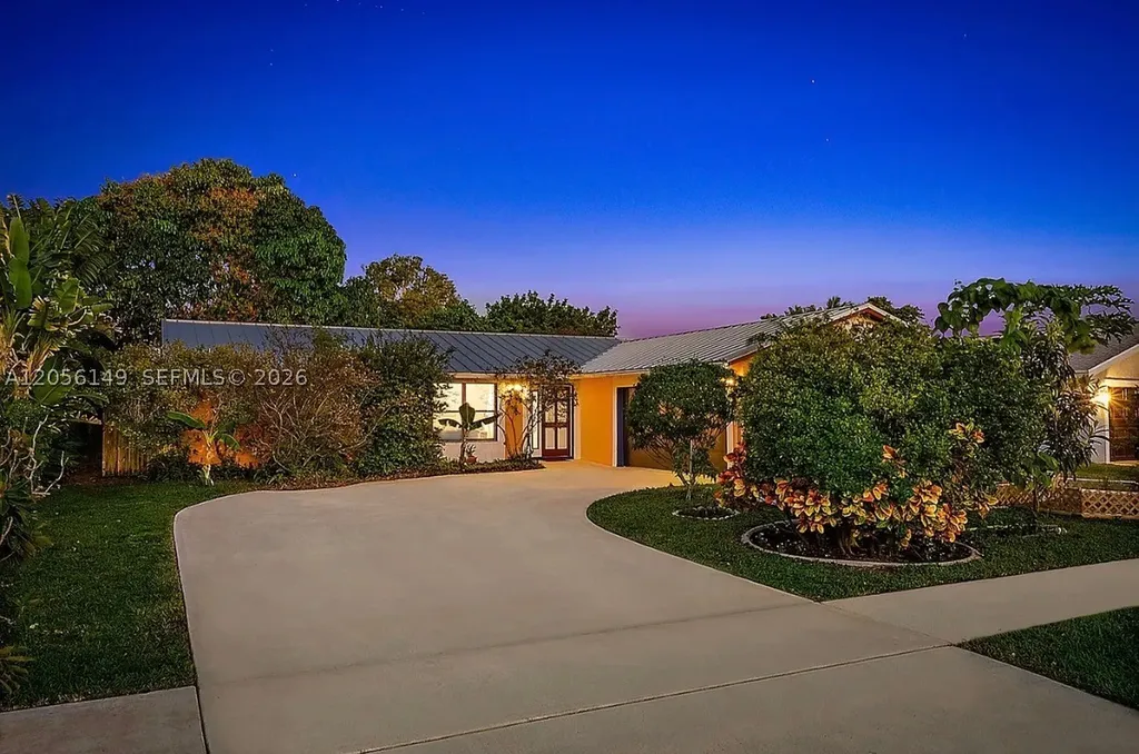 154 Chapel Lane Tequesta FL 33469