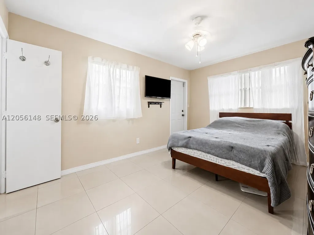 2210 N 57th Way Hollywood FL 33021