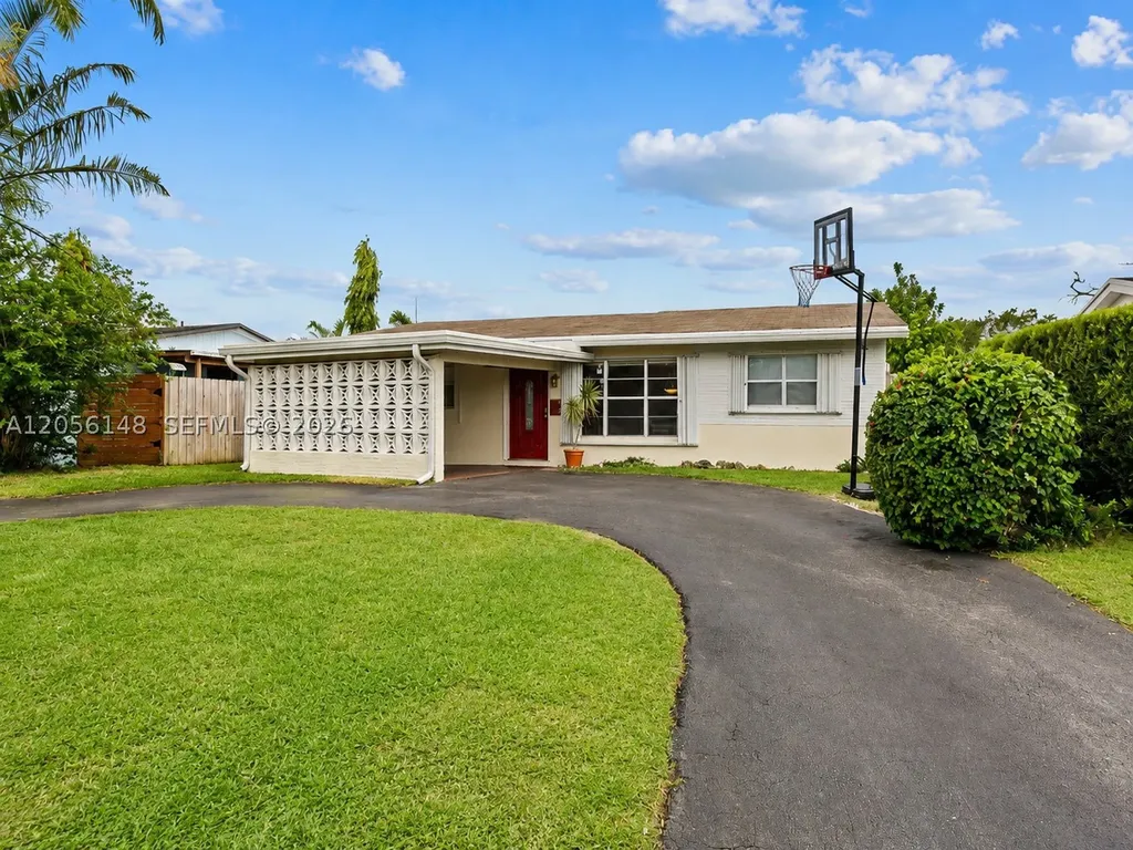 2210 N 57th Way Hollywood FL 33021