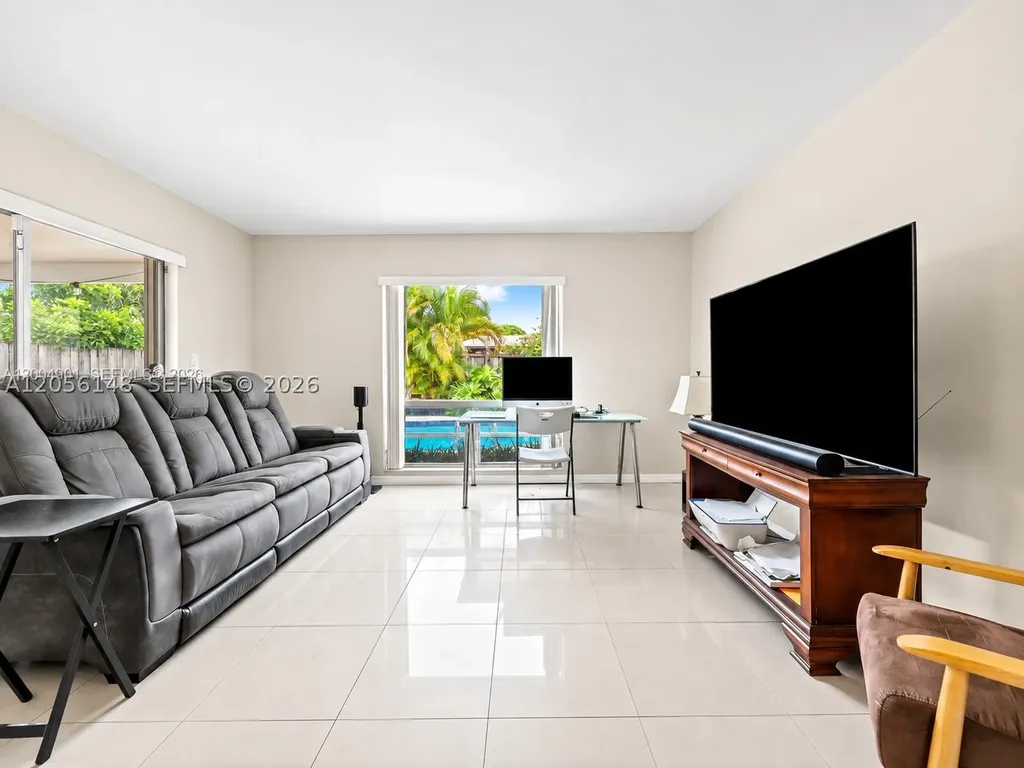 2210 N 57th Way Hollywood FL 33021