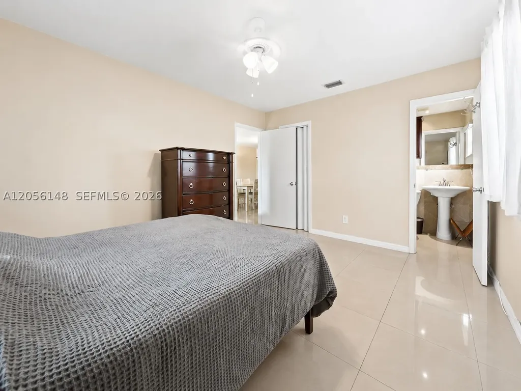 2210 N 57th Way Hollywood FL 33021