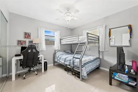 2210 N 57th Way Hollywood FL 33021