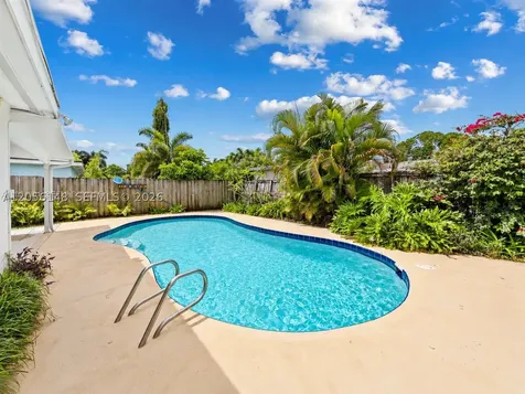 2210 N 57th Way Hollywood FL 33021