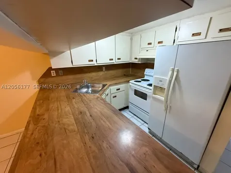2560 W 53rd Street Hialeah FL 33016