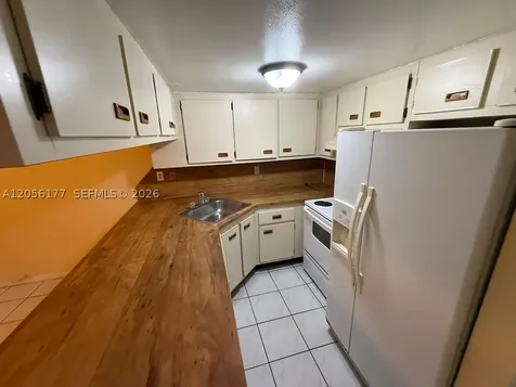2560 W 53rd Street Hialeah FL 33016